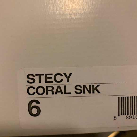 Shoes - Picture 4 of 4